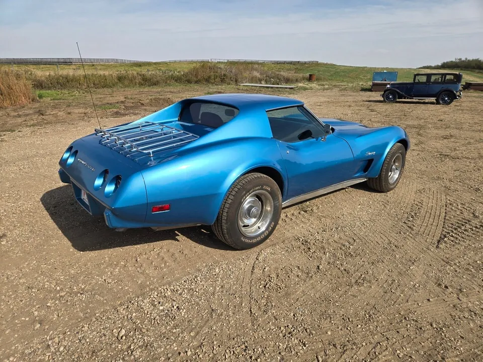 Chevrolet Corvette 1975 photo 3