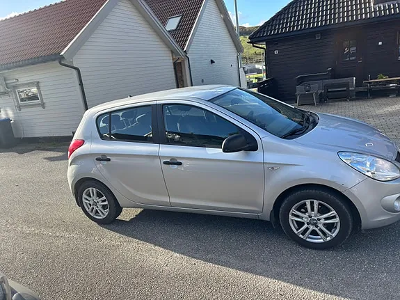 Hyundai I20 2010 photo 3