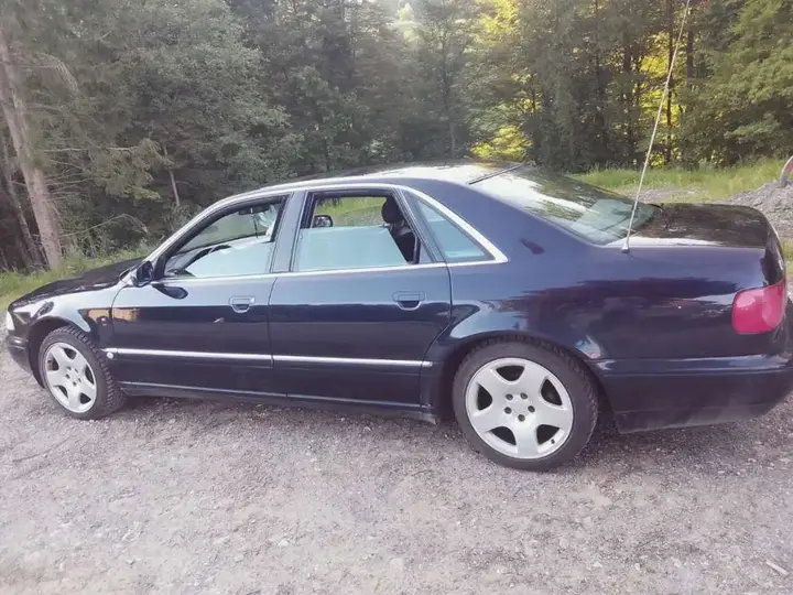 Audi A8 1997 photo 2