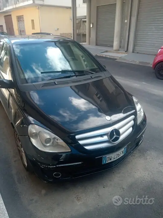 Mercedes-Benz B 2009 photo 2
