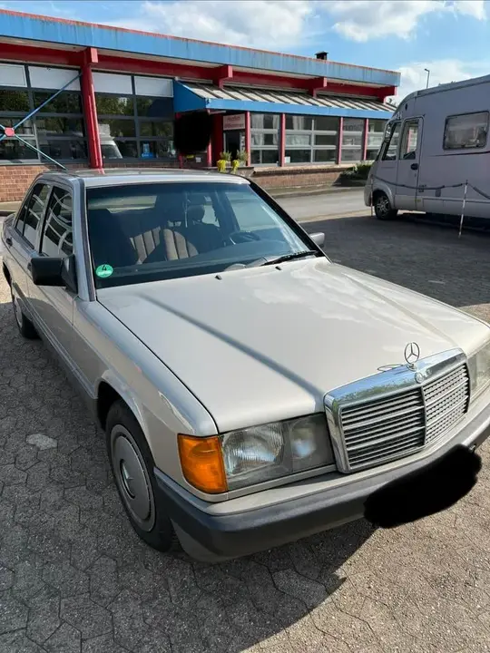 Mercedes-Benz 190E