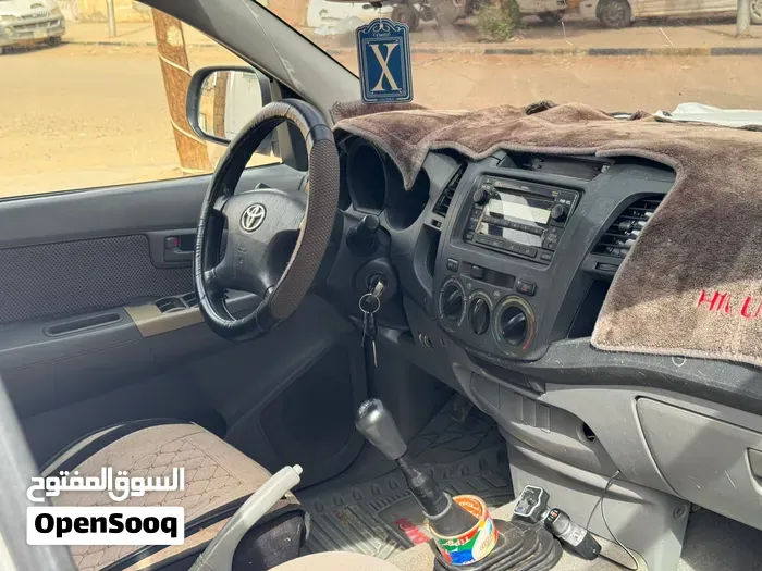 Toyota Hilux 2010 photo 3