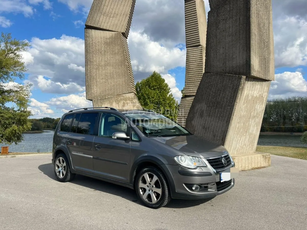Volkswagen Touran 2008 photo 3