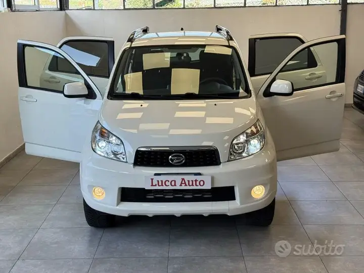 Daihatsu Terios 2012 photo 2