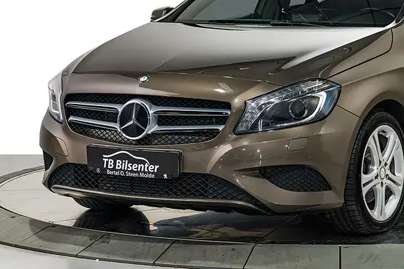 Mercedes-Benz A 180 2013 photo 2