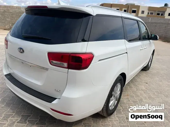 Kia Sedona 2018 photo 4