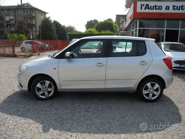 Skoda Fabia 2015 photo 2