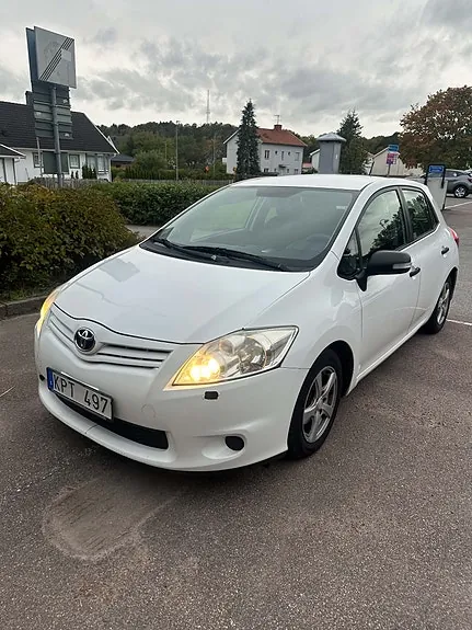 Toyota Auris 2010 photo 3