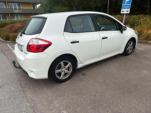 Toyota Auris 2010 photo 5