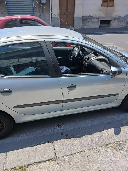 Peugeot 206 2003 photo 3
