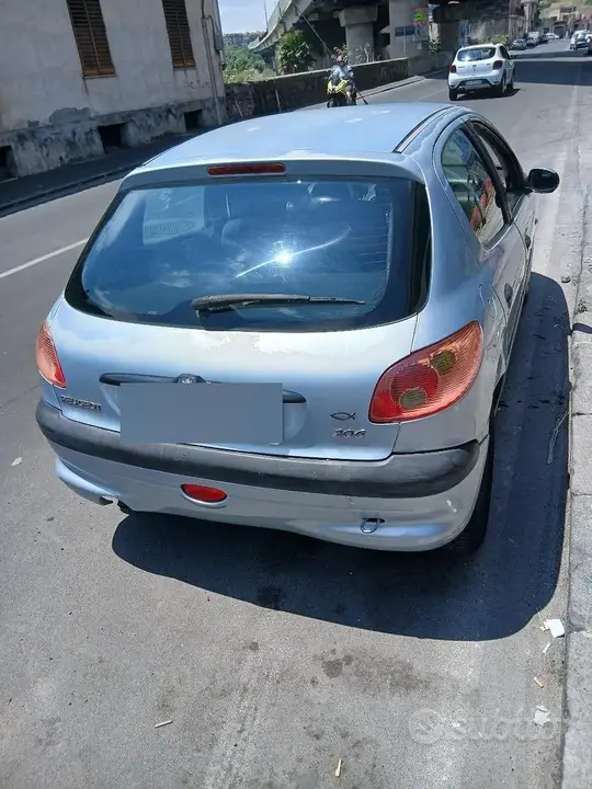 Peugeot 206 2003 photo 2