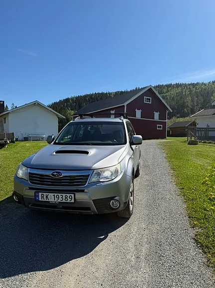 Subaru Forester 2010 photo 2