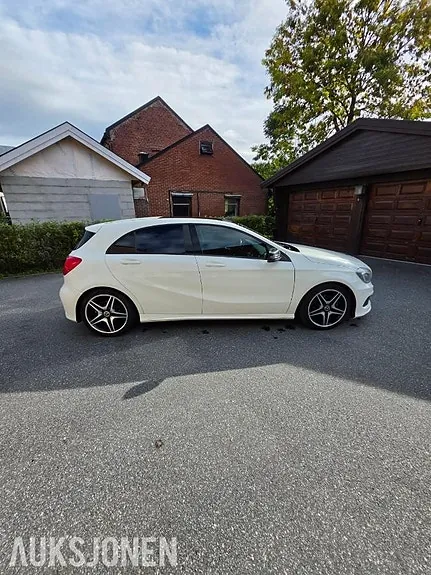 Mercedes-Benz A-Class 2013 photo 2