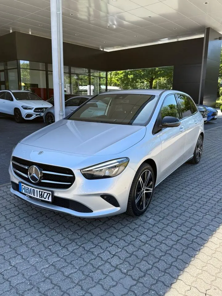 Mercedes-Benz B 200