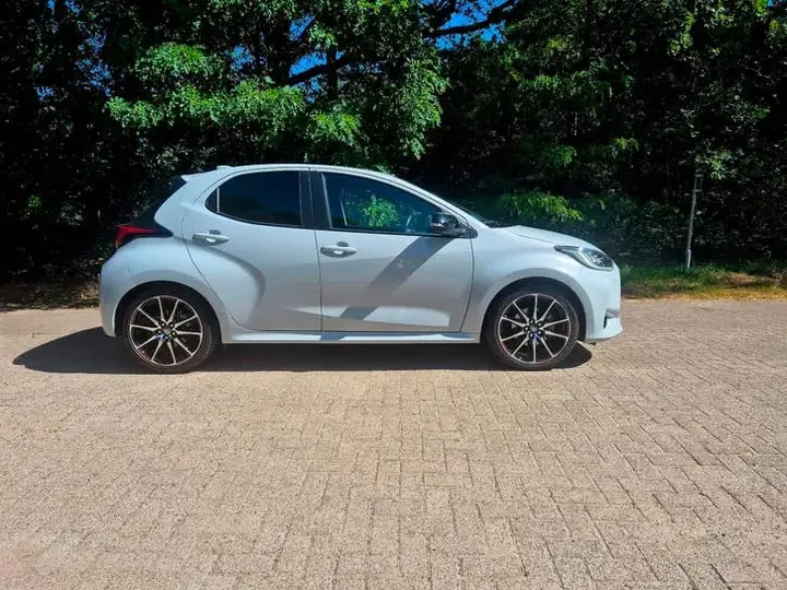 Toyota Yaris 2023 photo 2