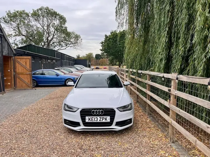 Audi A4 2013 photo 2