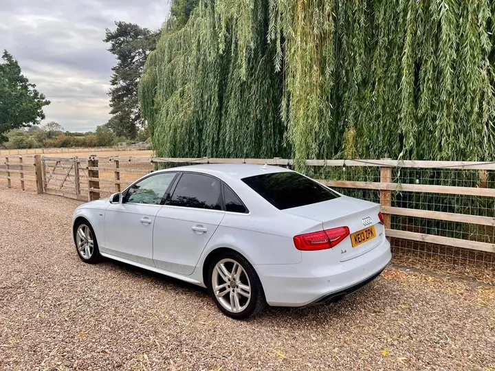 Audi A4 2013 photo 4