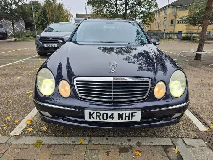 Mercedes-Benz E-Class 2004 photo 3