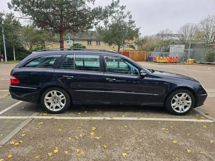 Mercedes-Benz E-Class 2004 photo 5