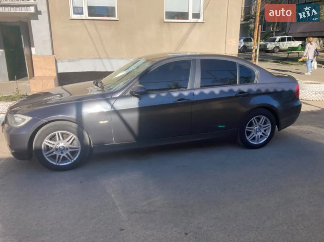 BMW 3 Series 2005 photo 2