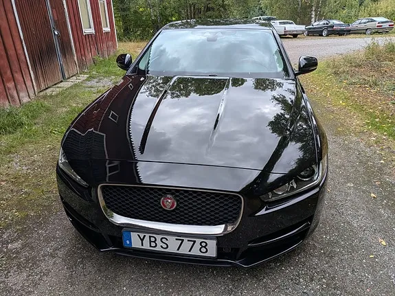 Jaguar Xe 2016 photo 2