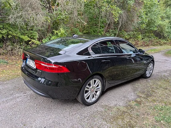Jaguar Xe 2016 photo 3