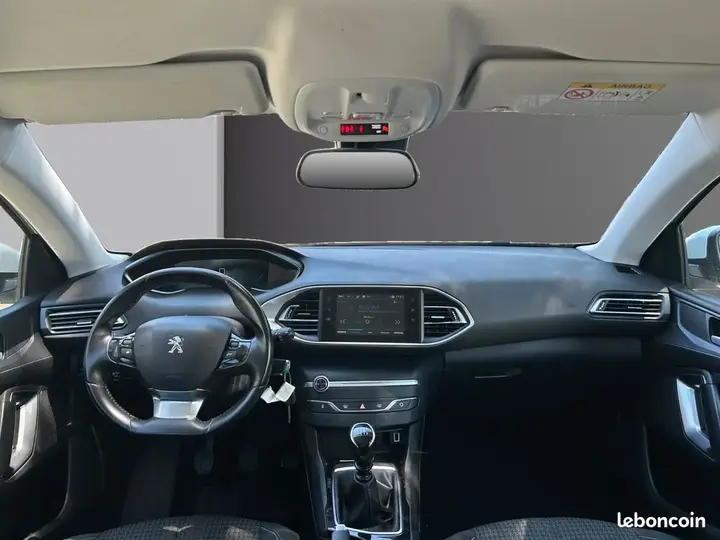 Peugeot 308 2021 photo 2