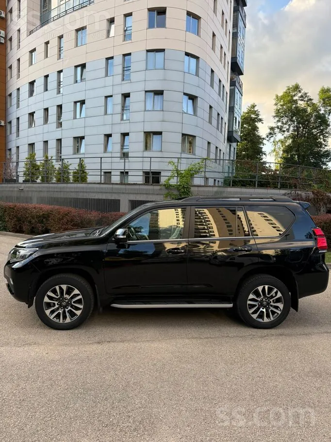 Toyota Land Cruiser 2022 photo 3