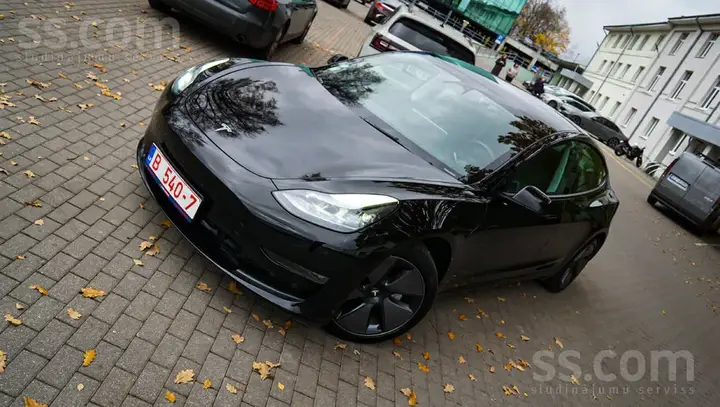 Tesla Model 3 2023 photo 2