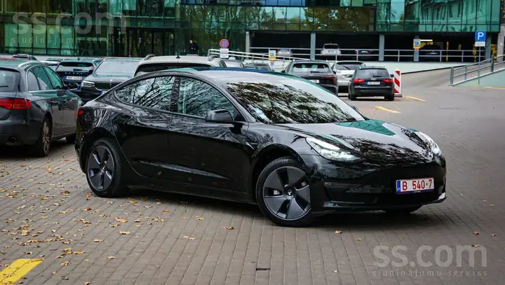 Tesla Model 3 2023 photo 3