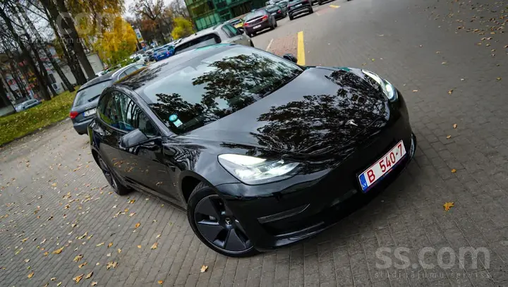 Tesla Model 3 2023 photo 4
