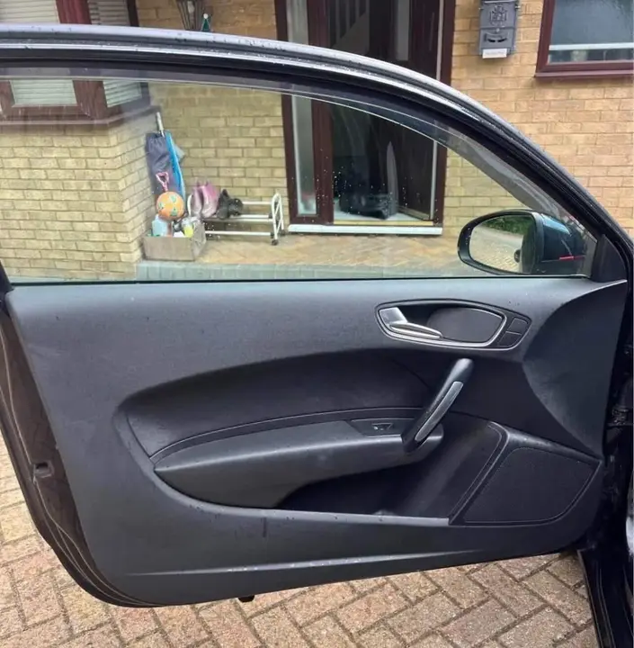 Audi A1 2010 photo 3