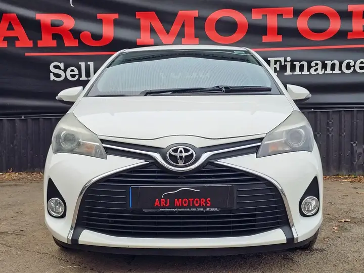 Toyota Yaris 2015 photo 5