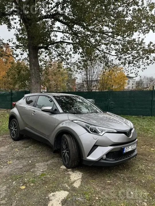 Toyota C-Hr 2018 photo 2