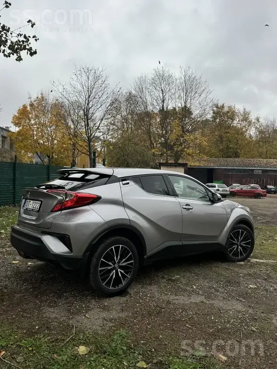 Toyota C-Hr 2018 photo 3