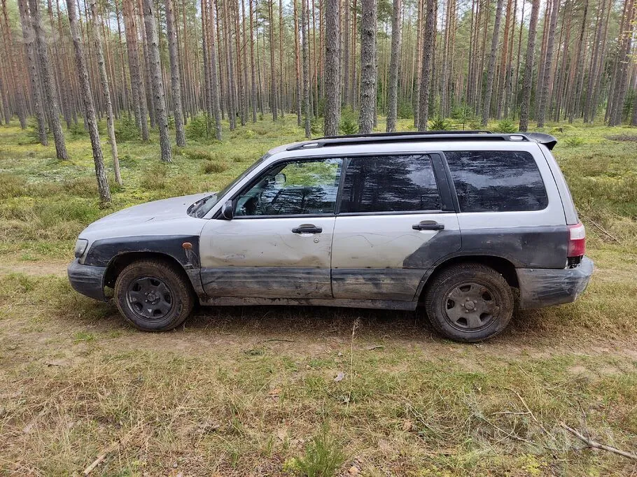 Subaru Forester 2000 photo 2