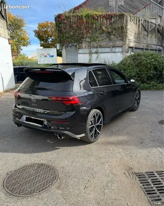 Volkswagen Golf 2023 photo 2