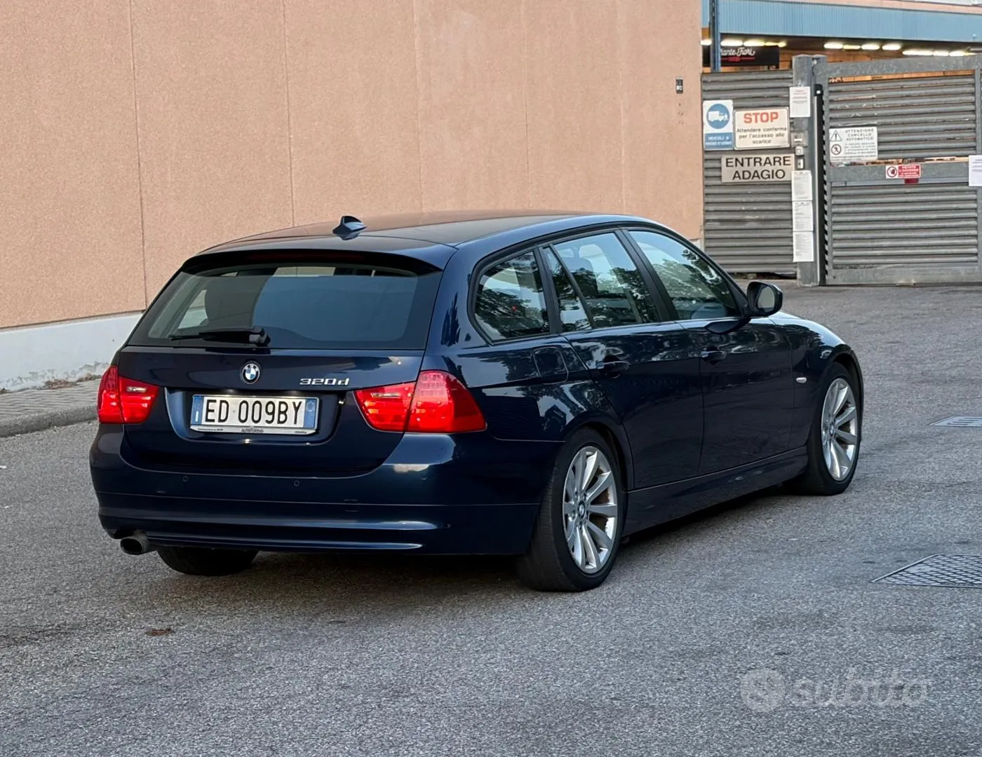 BMW 3 Series 2010 photo 3