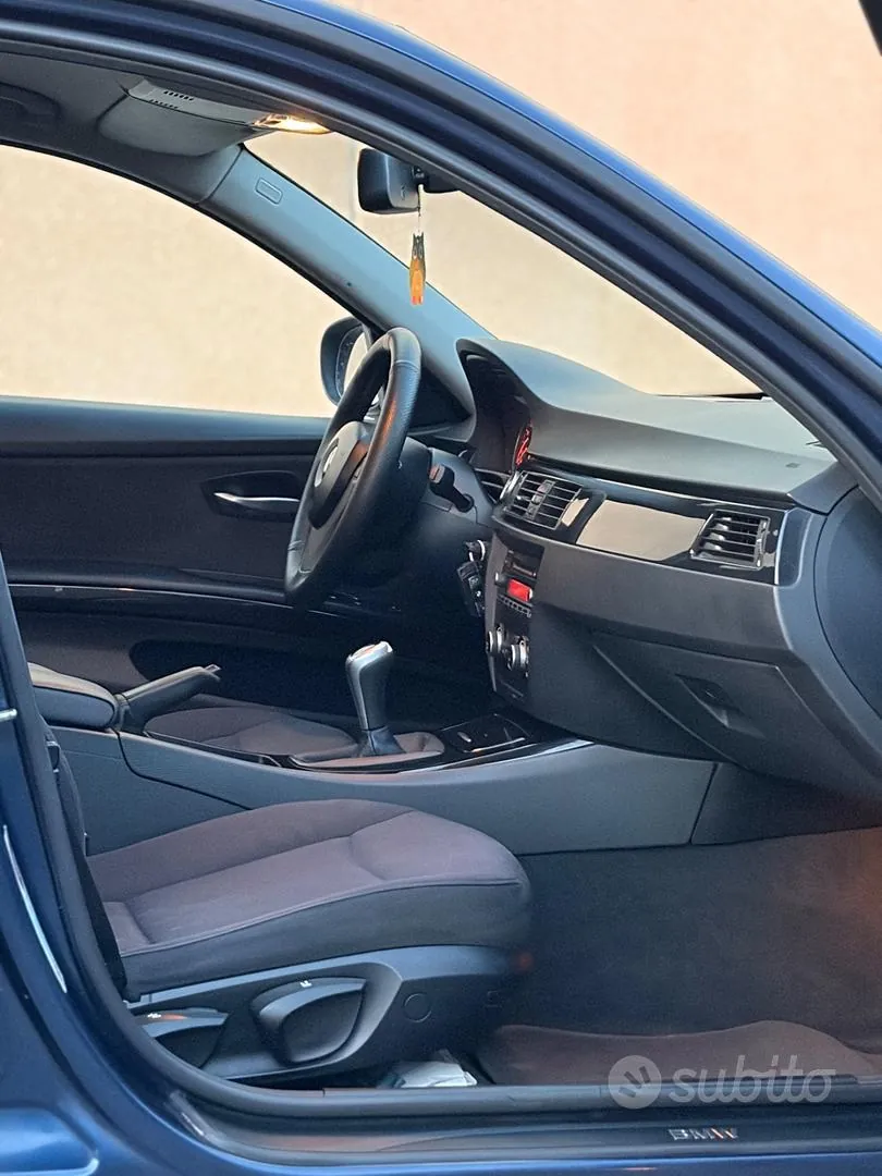 BMW 3 Series 2010 photo 5