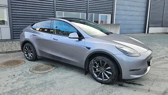 Tesla Model Y 2024 photo 2