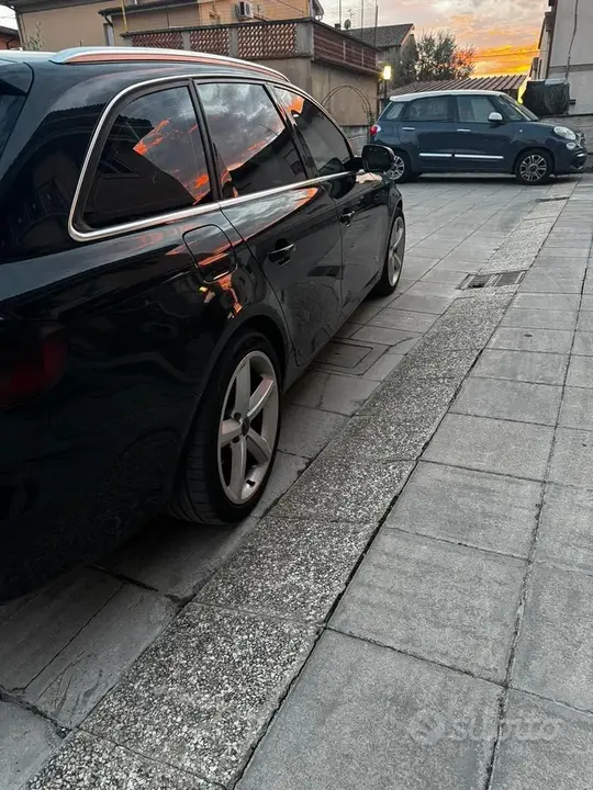 Audi A4 2011 photo 2