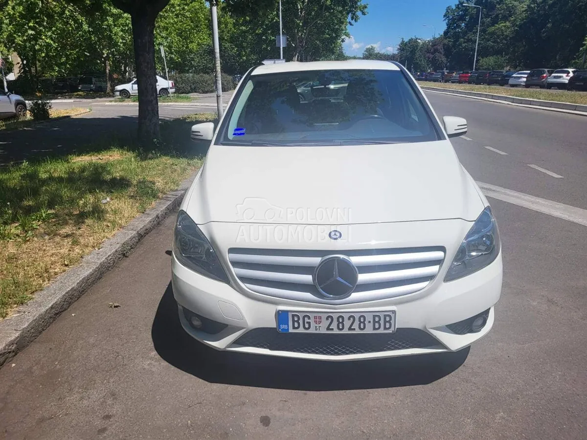 Mercedes-Benz B 180