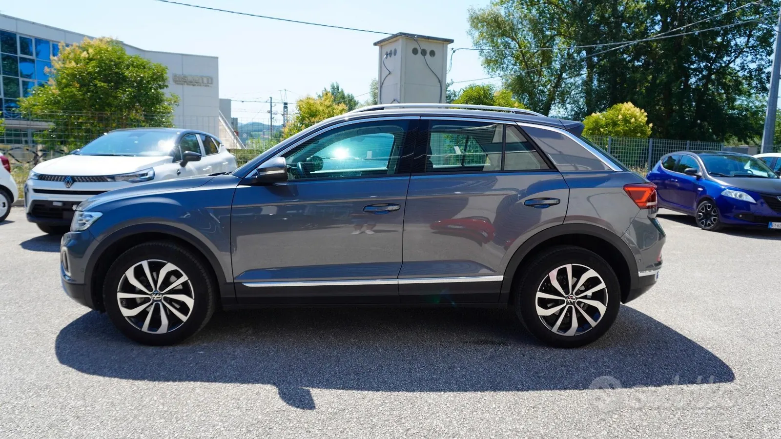 Volkswagen T-Roc 2022 photo 2