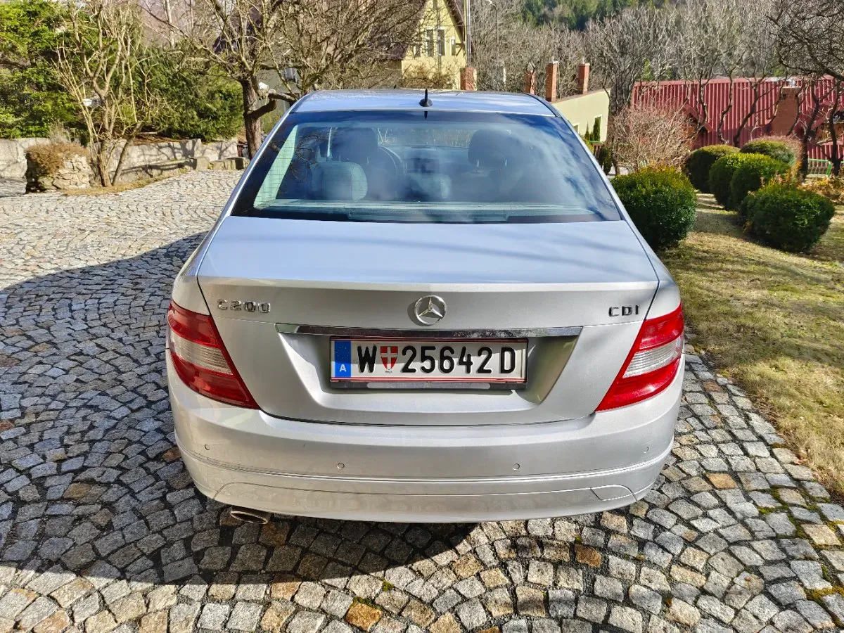 Mercedes-Benz C-Class 2011 photo 2
