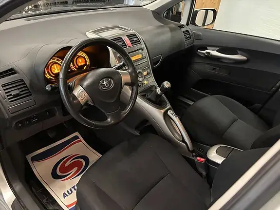 Toyota Auris 2008 photo 4