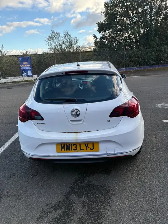 Vauxhall Astra 2013 photo 3