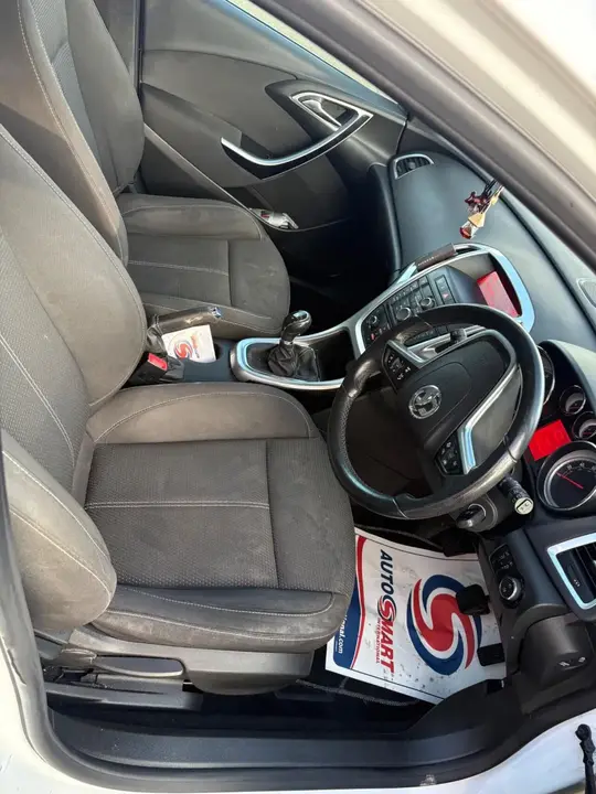 Vauxhall Astra 2013 photo 5