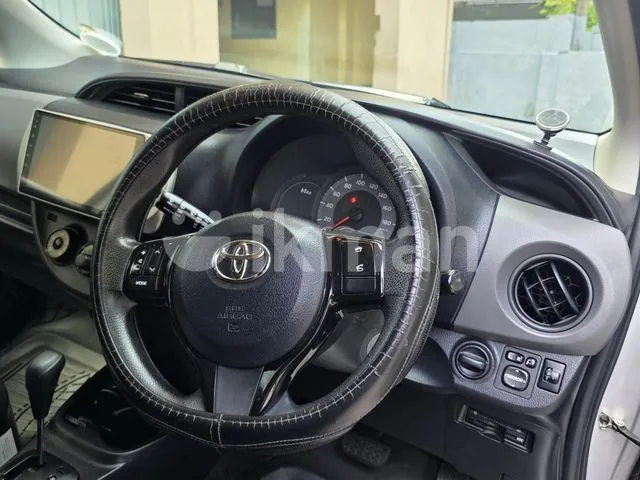 Toyota Vitz 2015 photo 4