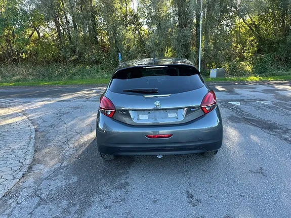 Peugeot 208 2016 photo 5