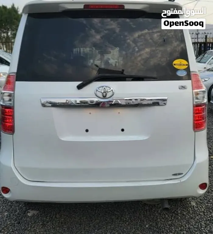 Toyota Hiace 2009 photo 2